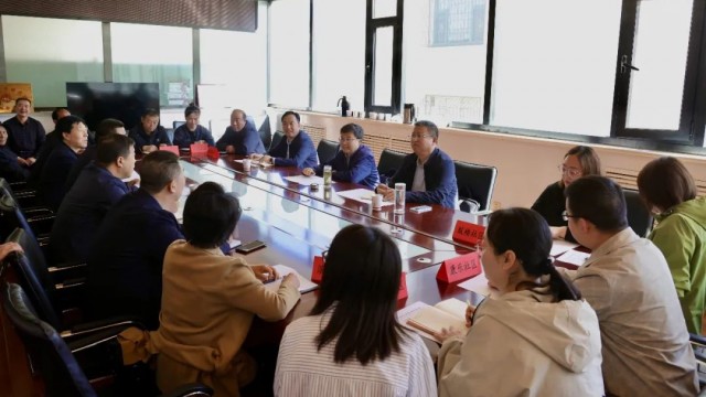 宁武县召开加强社区基层党建工作座谈会