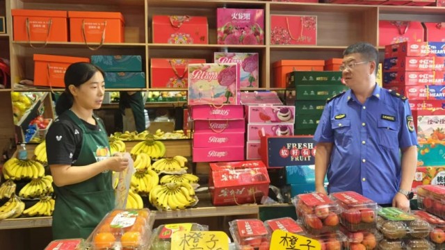 长子县城管执法队开展环境综合整治行动