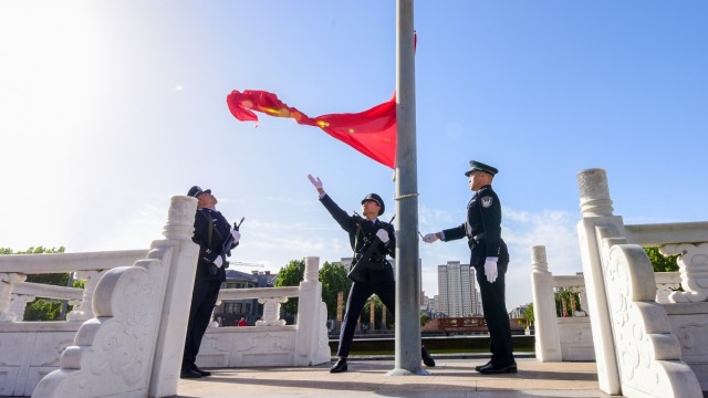 长子县举行庆祝中华人民共和国成立75周年升国旗仪式