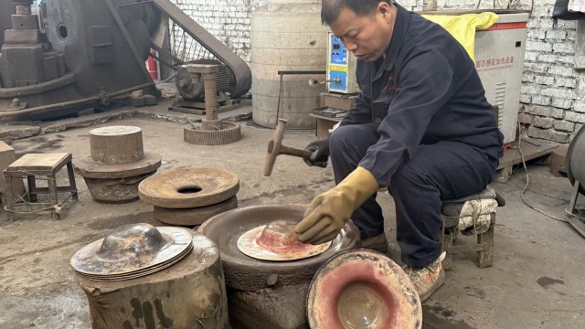长子县玖兴炉响铜乐器厂铜锣一声响 敲出幸福年