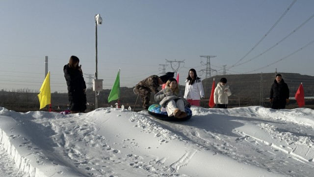 新春走基层丨长子县兴旺村：体验冰雪运动 畅享冬日乐趣