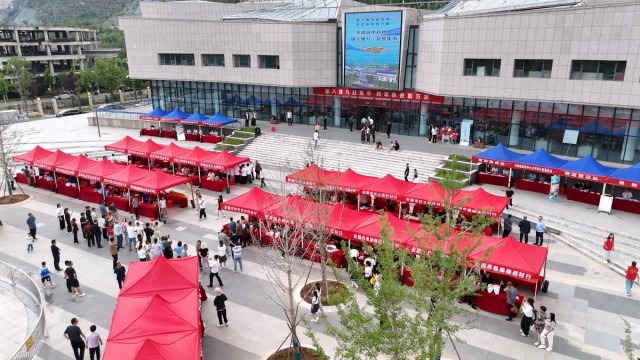 平顺县 "逢八逢九" 集市激活中药材产业新动能