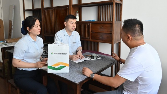 送贷上门纾困急 贴心服务助发展