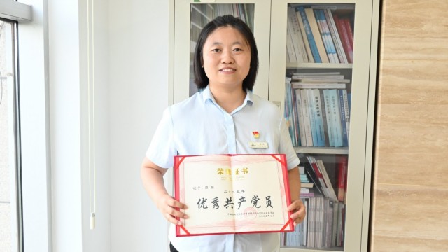 襄垣农商银行路阳：求真务实计数据 精益求精勇担当