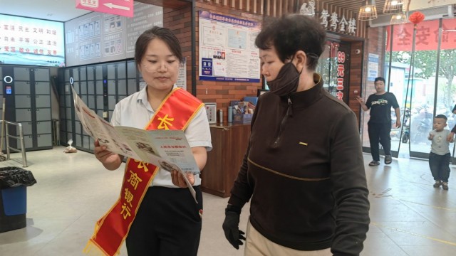 长治长子农商银行府前支行积极开展2025年金融教育宣传周活动