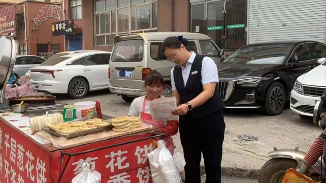 襄垣农商银行侯堡支行：街头宣传&ldquo;零距离&rdquo; 反假知识护民安