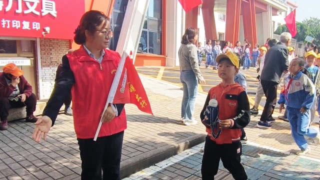 文明出行&ldquo;旗&rdquo;引导