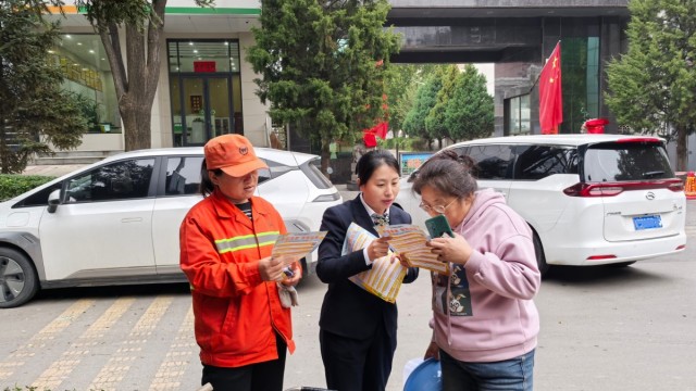 襄垣农商银行：多维发力织密医保宣传网 便民服务温暖千万家