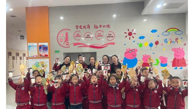 树叶织花赴银约 童眼识币探奇妙&mdash;&mdash;襄垣农商银行潞安支行联动康乐幼儿园开展创意手工活动
