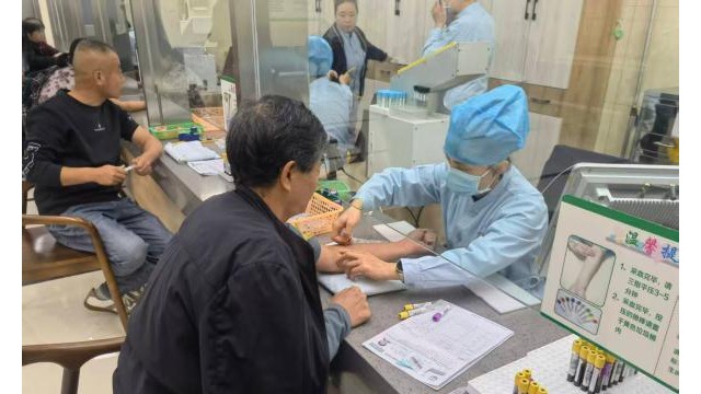 情系职工 健康通行&mdash;黎城农商银行组织开展&ldquo;关爱退休职工健康体检&rdquo;活动