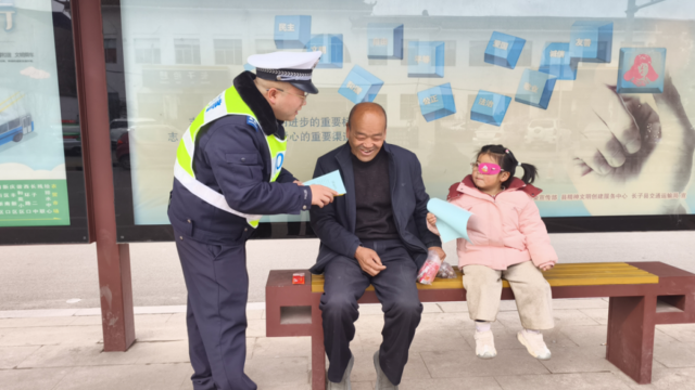 长治市长子县交管大队：强化&ldquo;一老一小&rdquo;精准宣传  筑牢交通安全防线