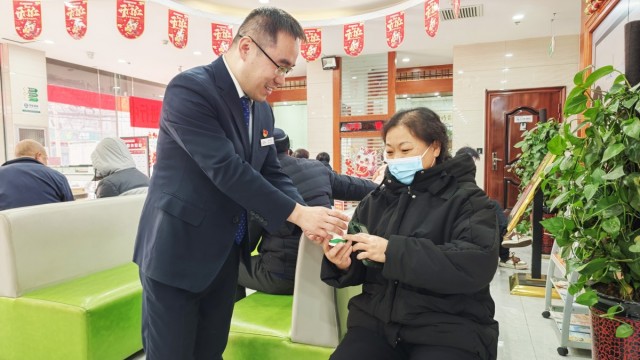 风雪中传递&ldquo;金融温度&rdquo;