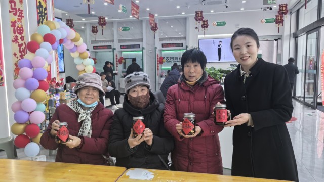 长治市长子农商银行腊八节活动精彩纷呈