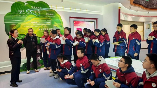 研学悟法理 护航少年行