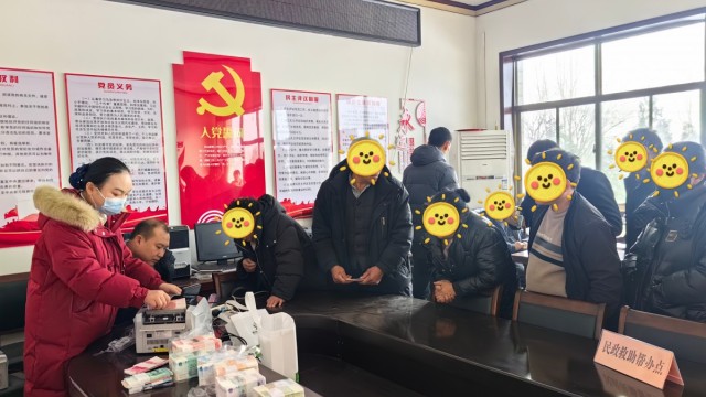 ​金融服务进村校，崭新钞票迎新春