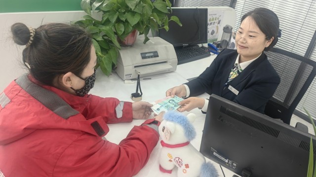 零钞兑换"不打烊" 金融服务暖新春&mdash;&mdash;长治市长子农商银行全力保障春节现金供应