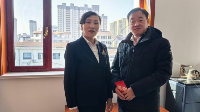 节前慰问送关怀 情暖寒冬迎新春&mdash;长治市黎城农商行开展困难党员、困难职工走访慰问活动