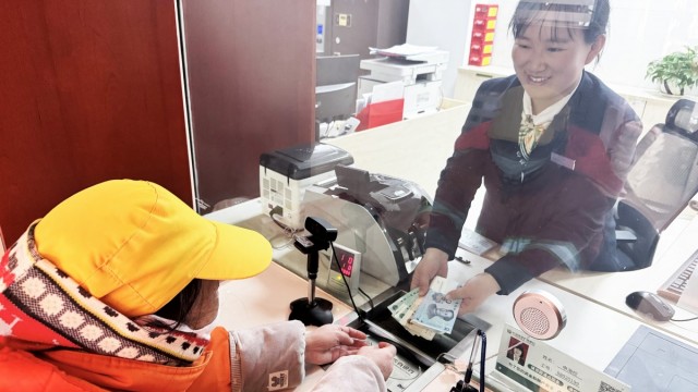 红联送福暖乡邻 金融护航迎新春