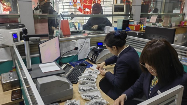钢镚儿兑出暖"心"温度